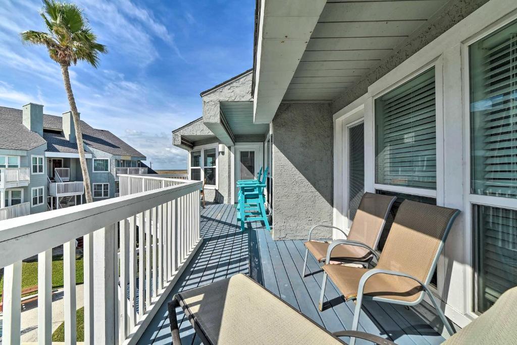 Balkón nebo terasa v ubytování Beachfront Condo in Port Aransas Pets Stay Free