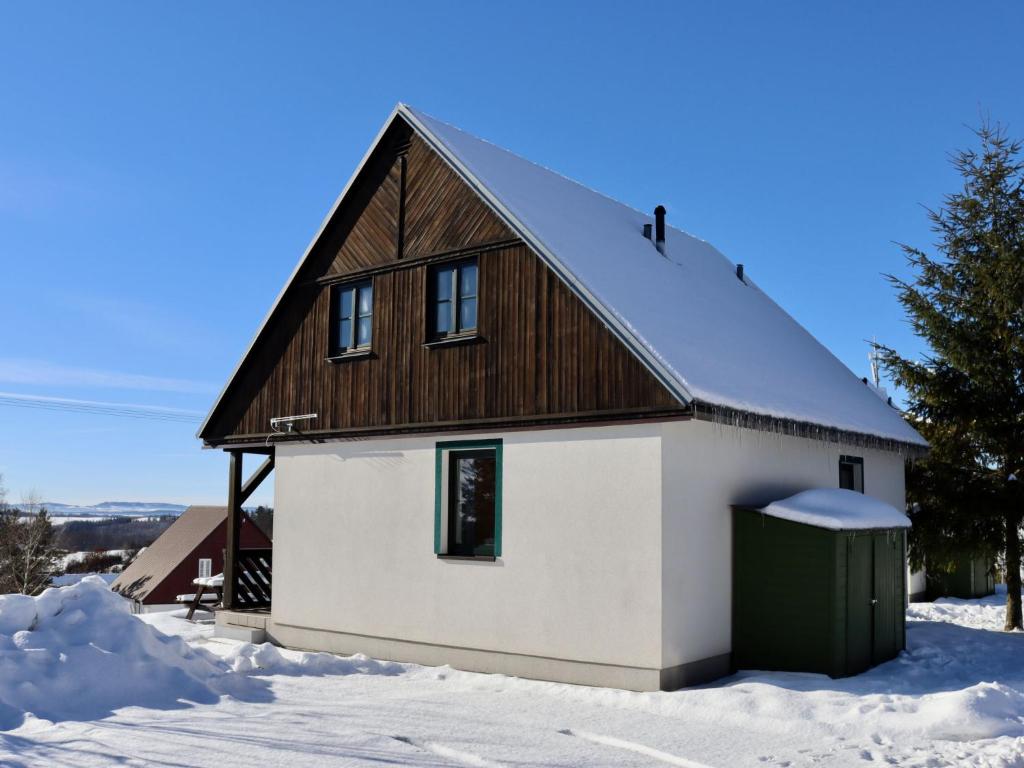 Holiday Home Holiday Hill 51 by Interhome v zimě