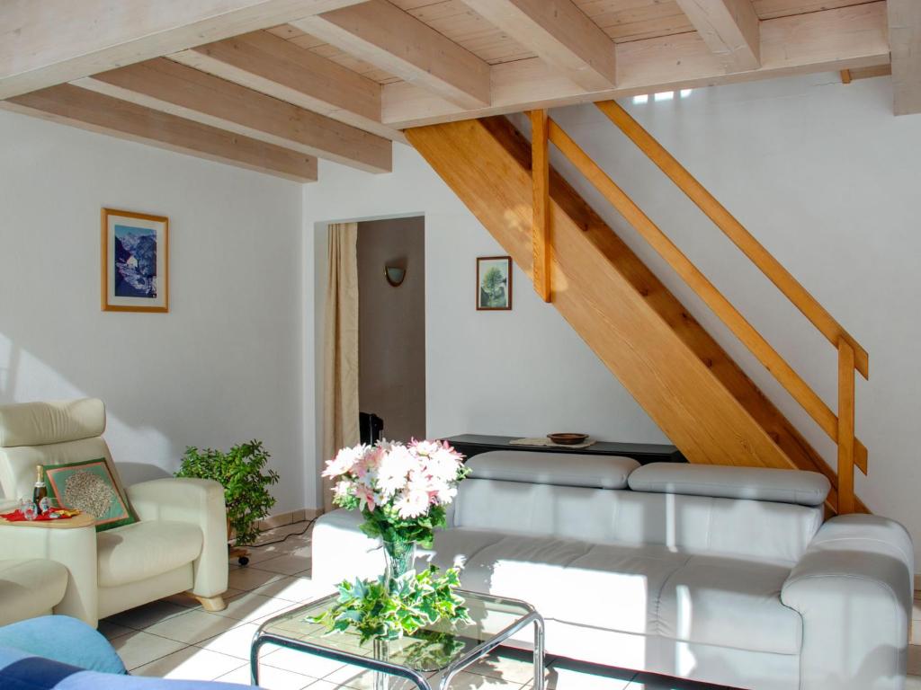 Posezení v ubytování Apartment ai Casell by Interhome