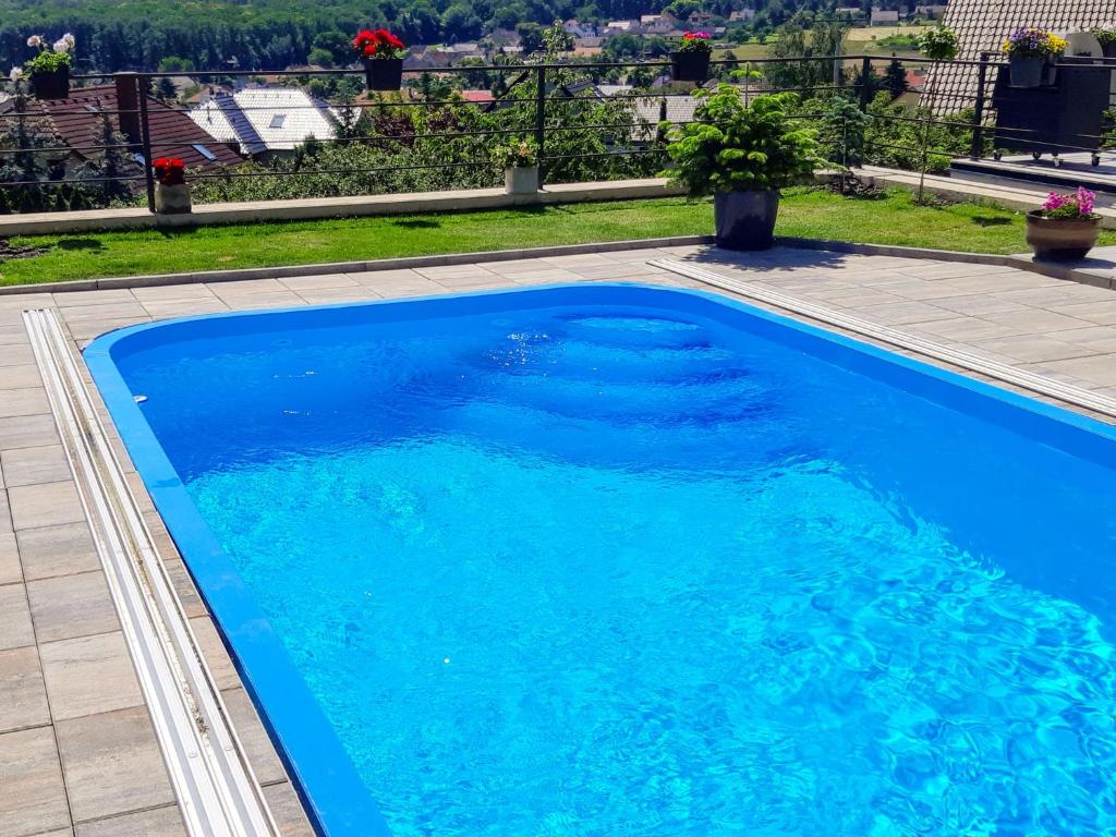 Bazén v ubytování Apartment Lány by Interhome nebo v jeho okolí