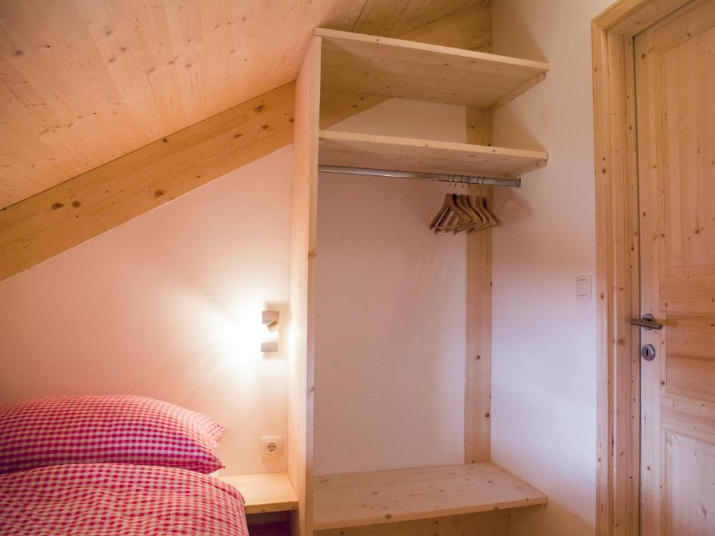 Postel nebo postele na pokoji v ubytování Chalet Klippitzrose by Interhome