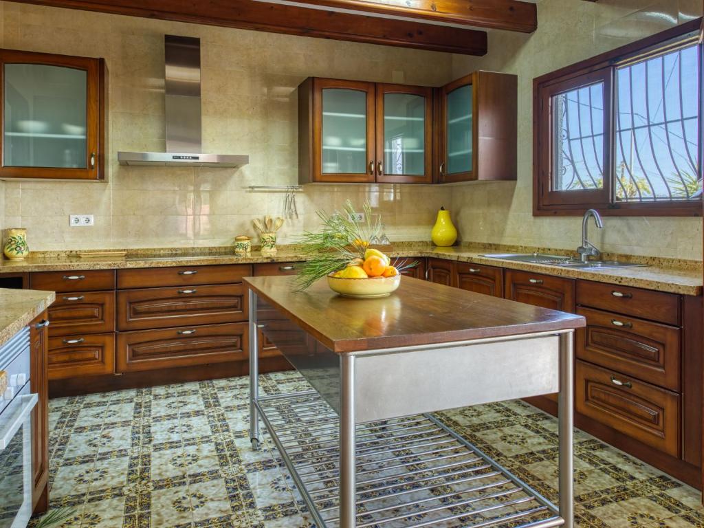 Kuchyň nebo kuchyňský kout v ubytování Villa Villa Monte Feliz by Interhome