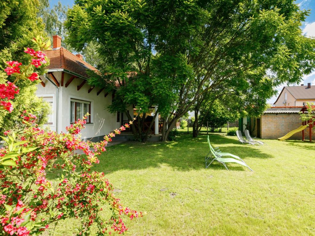 Ogród w obiekcie Holiday Home Marian by Interhome