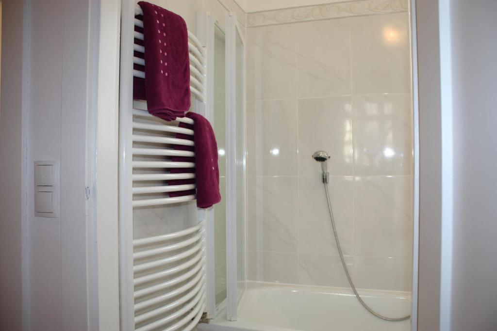 govienna - City Center Apartments - Queen Studio