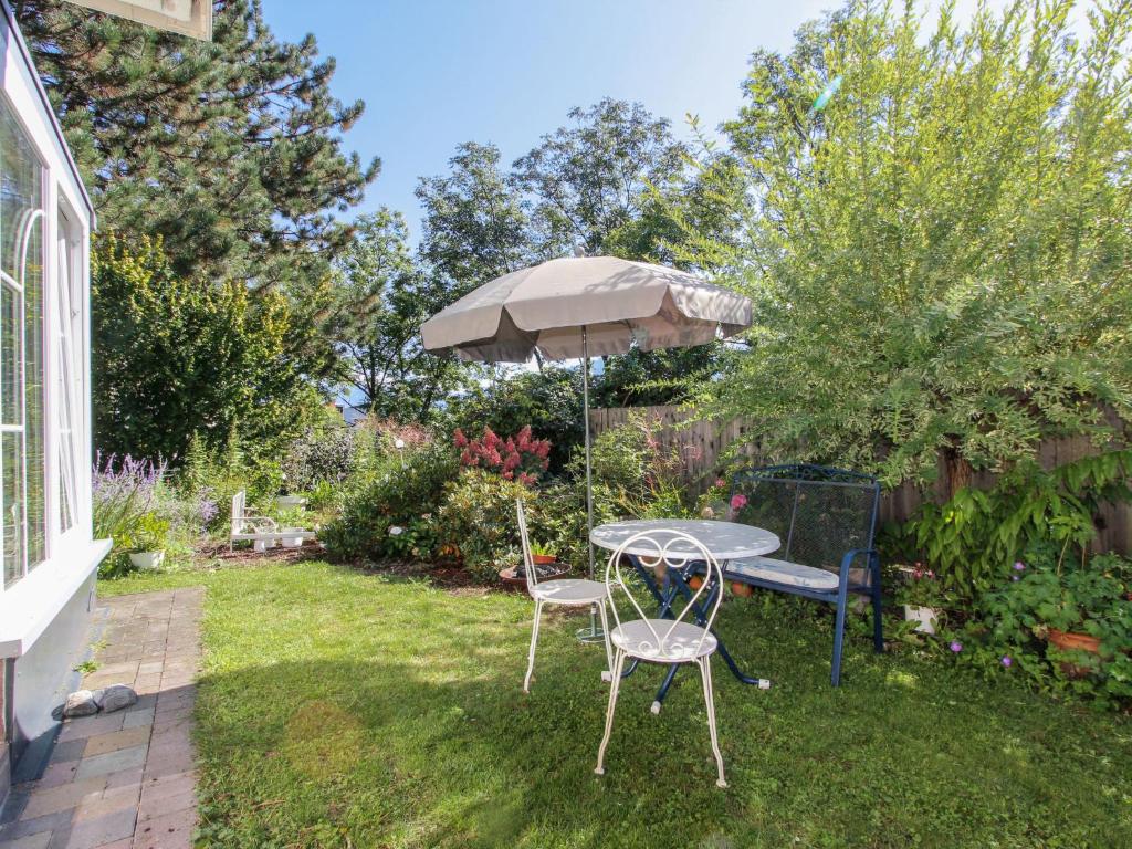 Vonkajšia záhrada v ubytovaní Apartment Evelyne by Interhome