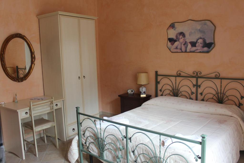 Łóżko lub łóżka w pokoju w obiekcie Agorà-Akrai B&B