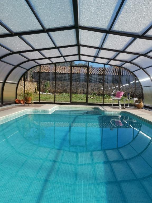 a large swimming pool with a large roof at María in Cortegana