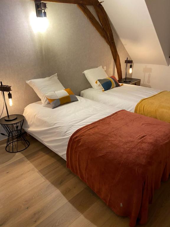 Postel nebo postele na pokoji v ubytování La Charmeraie : gîte de charme, piscine et spa