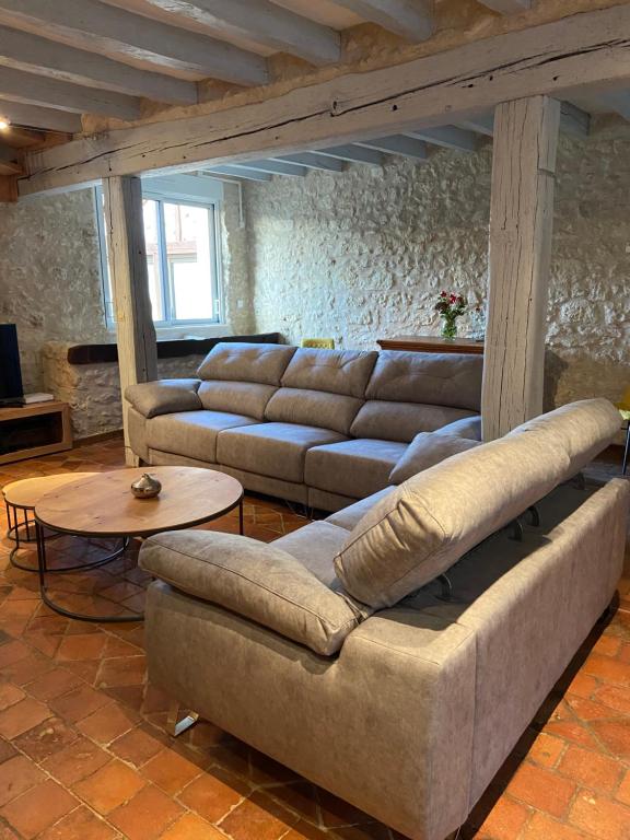 Posezení v ubytování La Charmeraie : gîte de charme, piscine et spa