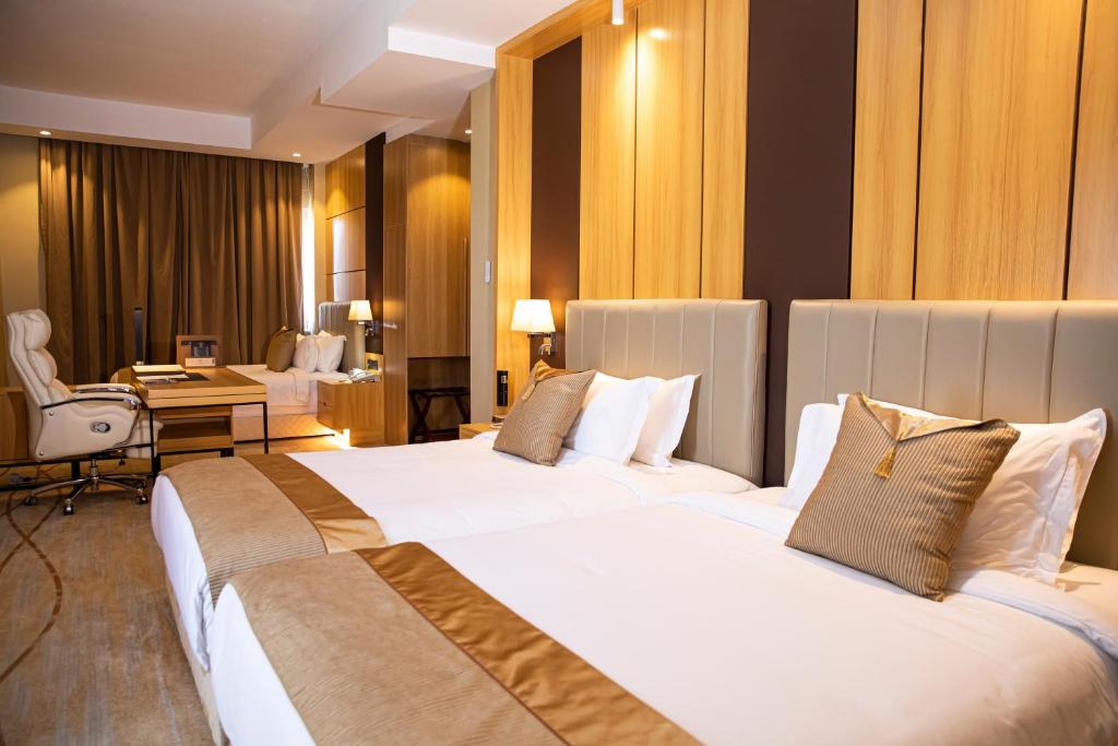 Postel nebo postele na pokoji v ubytování Hotel Diamond Prishtina