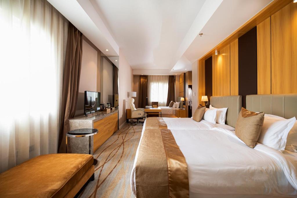 Postel nebo postele na pokoji v ubytování Hotel Diamond Prishtina