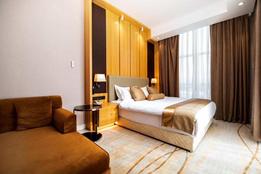 Postel nebo postele na pokoji v ubytování Hotel Diamond Prishtina