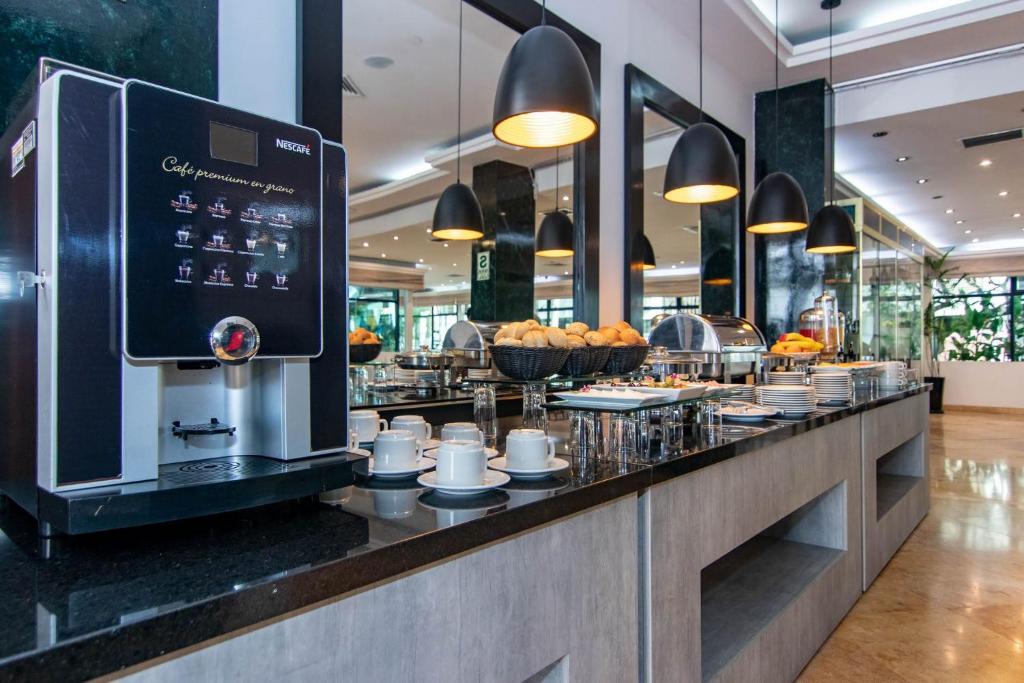 Eldhús eða eldhúskrókur á Miraflores Colon Hotel
