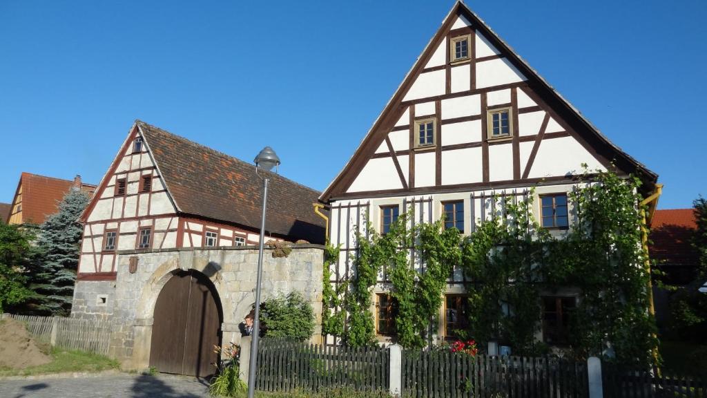 two medieval houses with a gate and a fence at Ferienwohnung Paul in Pirna