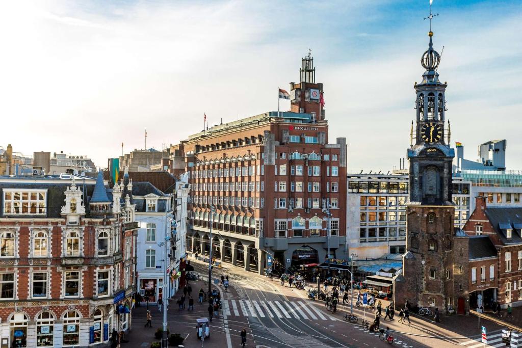 Otelden çekilmiş Amsterdam şehrinin genel bir manzarası veya şehir manzarası