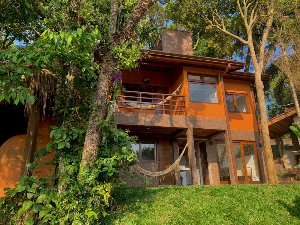 Κήπος έξω από το Casa na montanha em condomínio de alto padrão