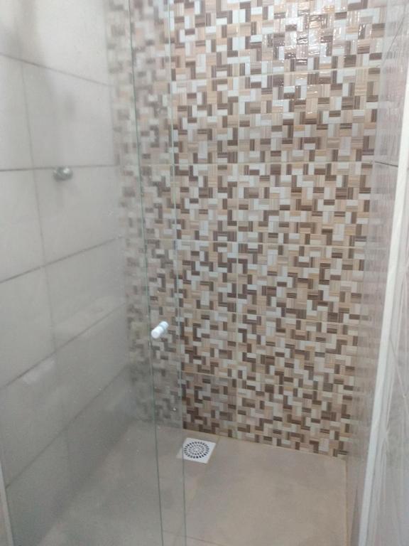 a shower with a glass door in a bathroom at Apto Antunes terreo in Campos dos Goytacazes