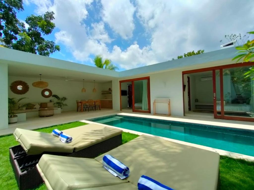 Piscina a Kalea Villas o a prop