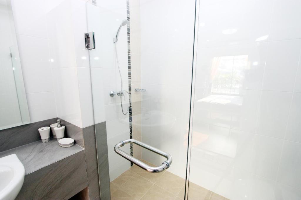 V-twin Donjan Service Apartment - Resim 21