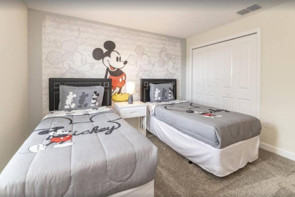 Newly Furnished ChampiosnGate 4 Bedrooms Townhome with Pool (440OC)