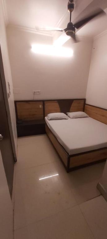 Postel nebo postele na pokoji v ubytování Amax Inn