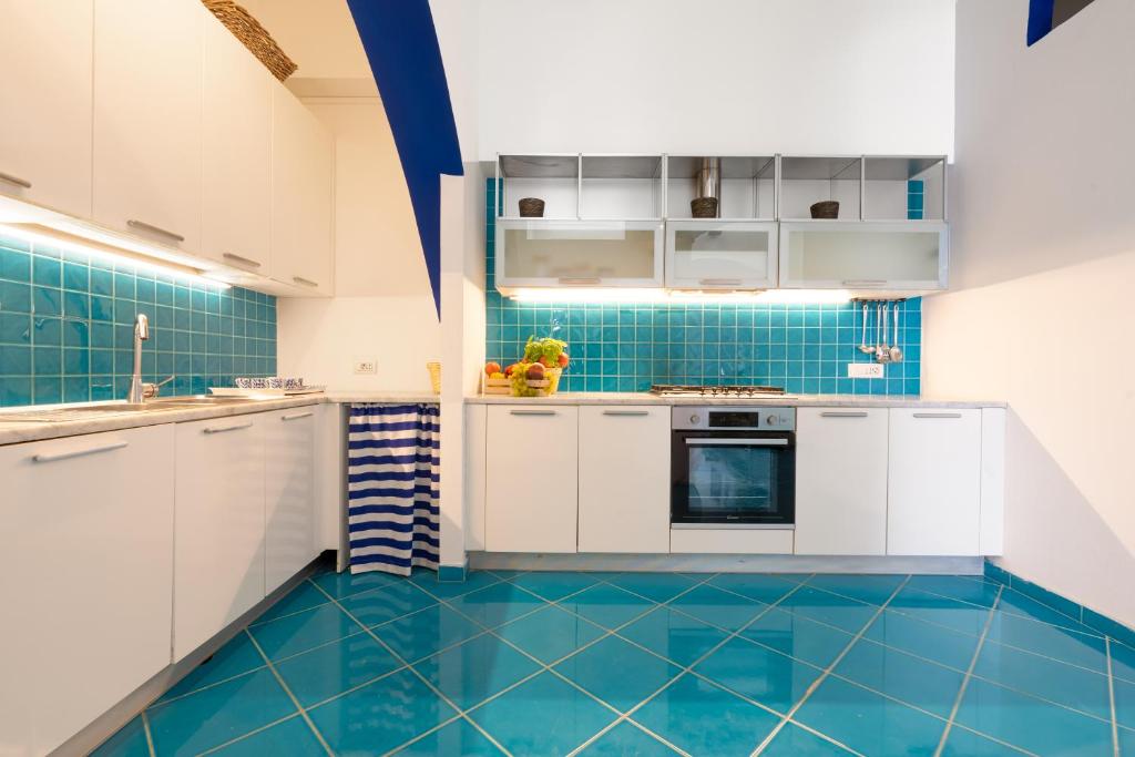 A kitchen or kitchenette at Villa Buon Gesu'