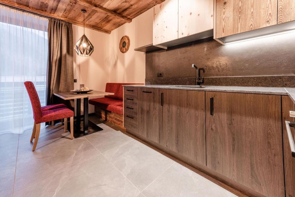 Nidaris - Luxury Private Spa Suites - 18