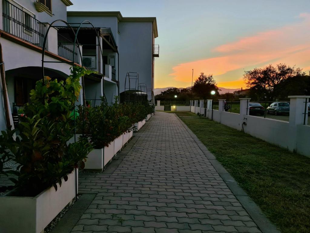 Alba o tramonto visti dall'interno dell'aparthotel o dai dintorni