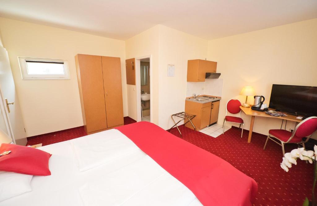 Postel nebo postele na pokoji v ubytování City-Hotel Am Wasserturm Halle