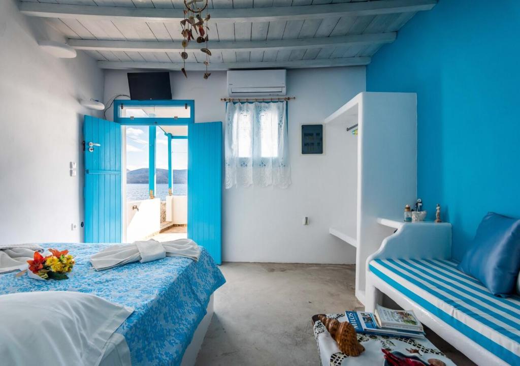 a blue room with a bed and a window at Last Sirma Klima in Klima