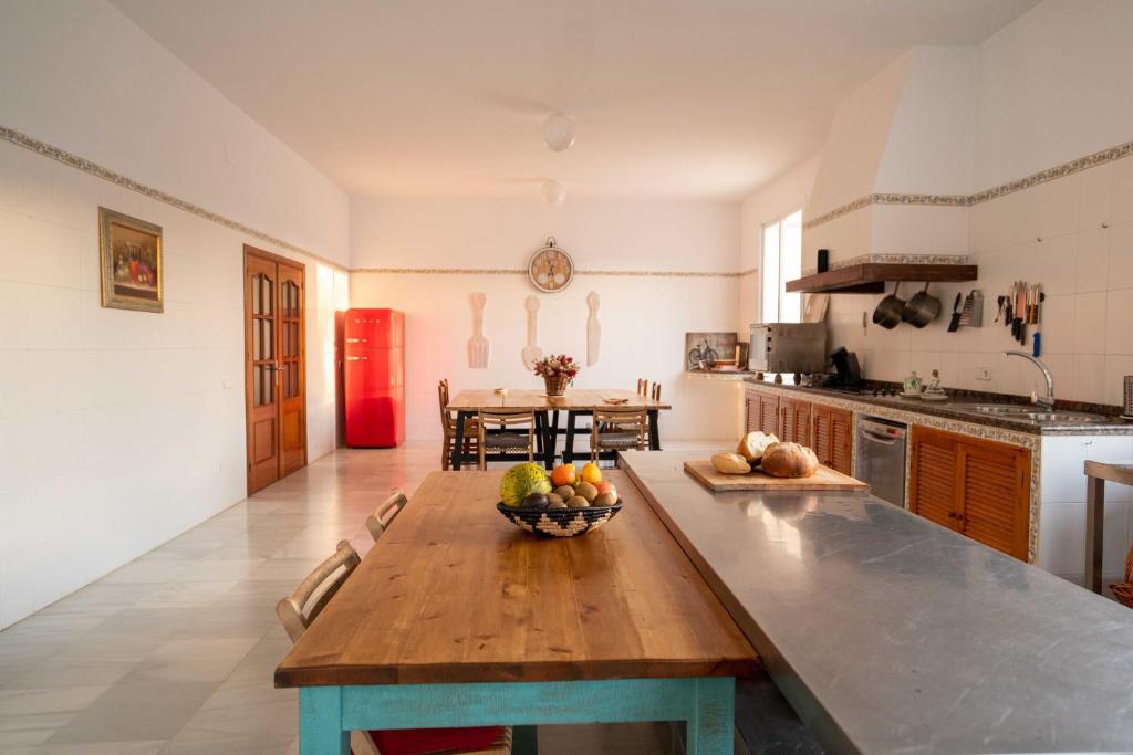 a kitchen with a table with a bowl of fruit on it at Hacienda Cantalapiedra in El Ronquillo