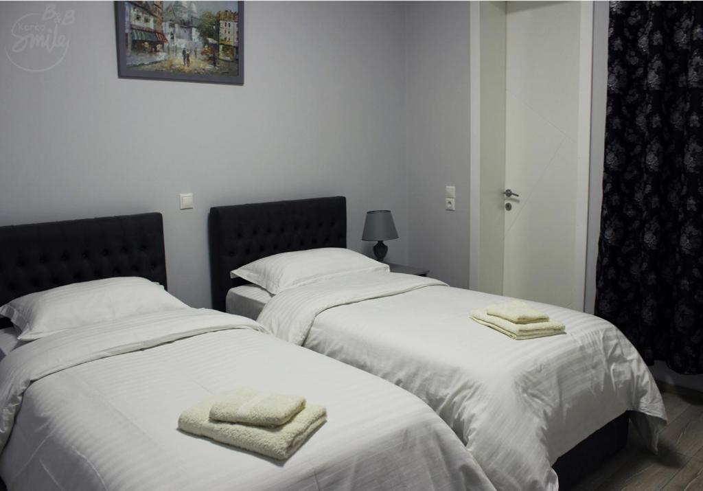 Postel nebo postele na pokoji v ubytování KorcaSmileHotel