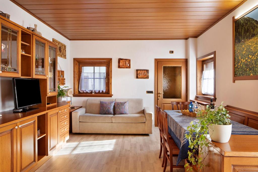 a living room with a couch and a table at Chalet Maffins 2 in Livigno