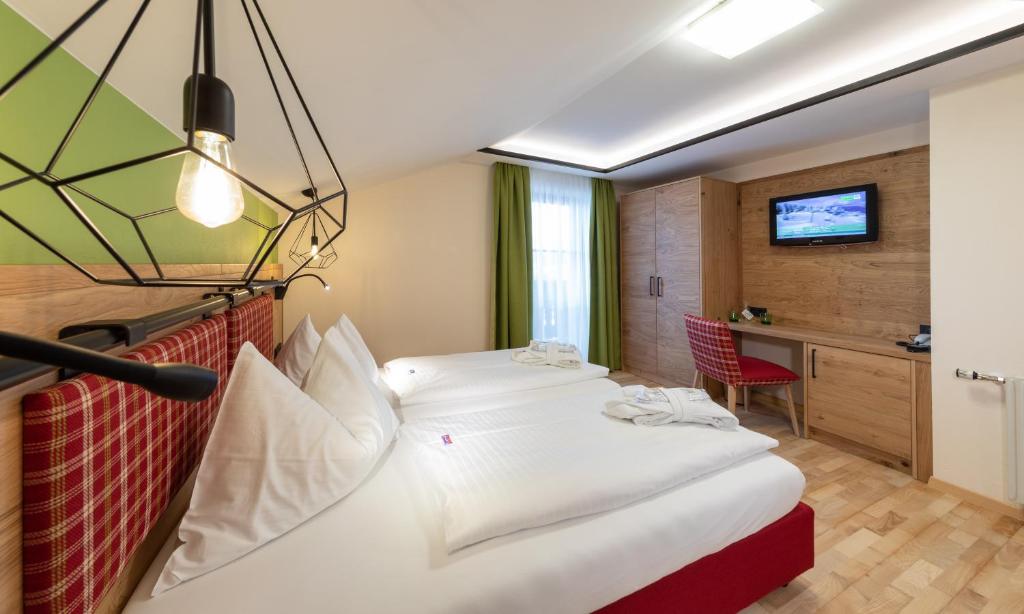Postel nebo postele na pokoji v ubytování Hotel Schröckerhof