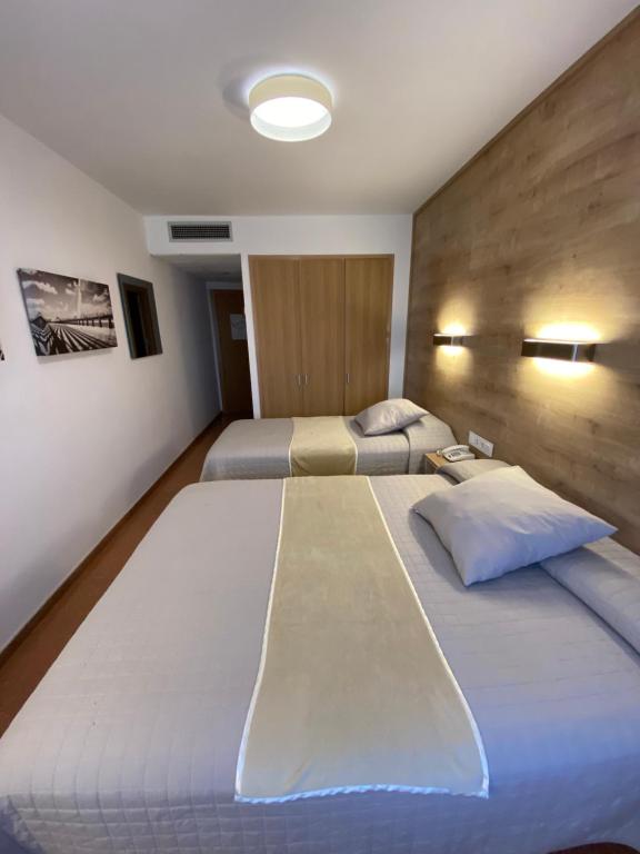 Postel nebo postele na pokoji v ubytování Hotel Nadal