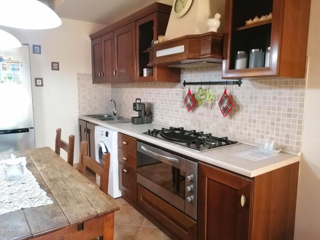 Kuchyň nebo kuchyňský kout v ubytování calloni franceschini home