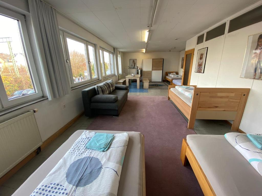 Carli's Bed-No-Breakfast - Budget Room With Shared Shower