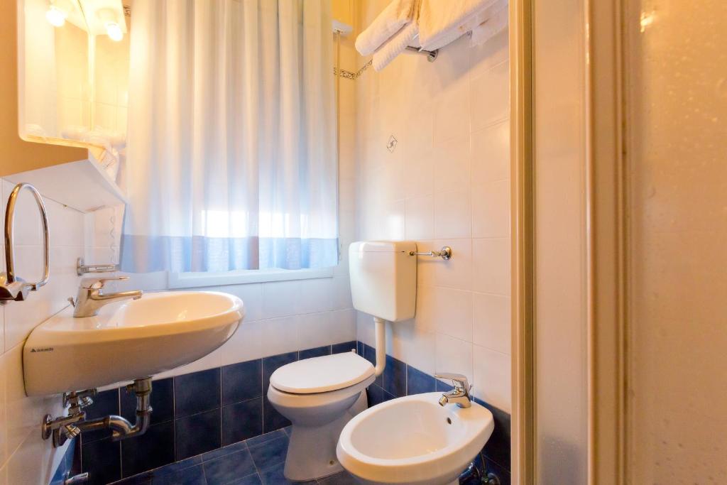 Koupelna v ubytování Hotel Etna