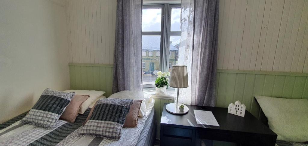 Postel nebo postele na pokoji v ubytování Nyksund Ekspedisjonen