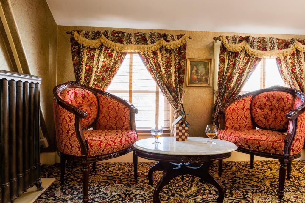 The Village Inn of Woodstock - Habitación Con Cama Grande Y Vistas Al Jardín