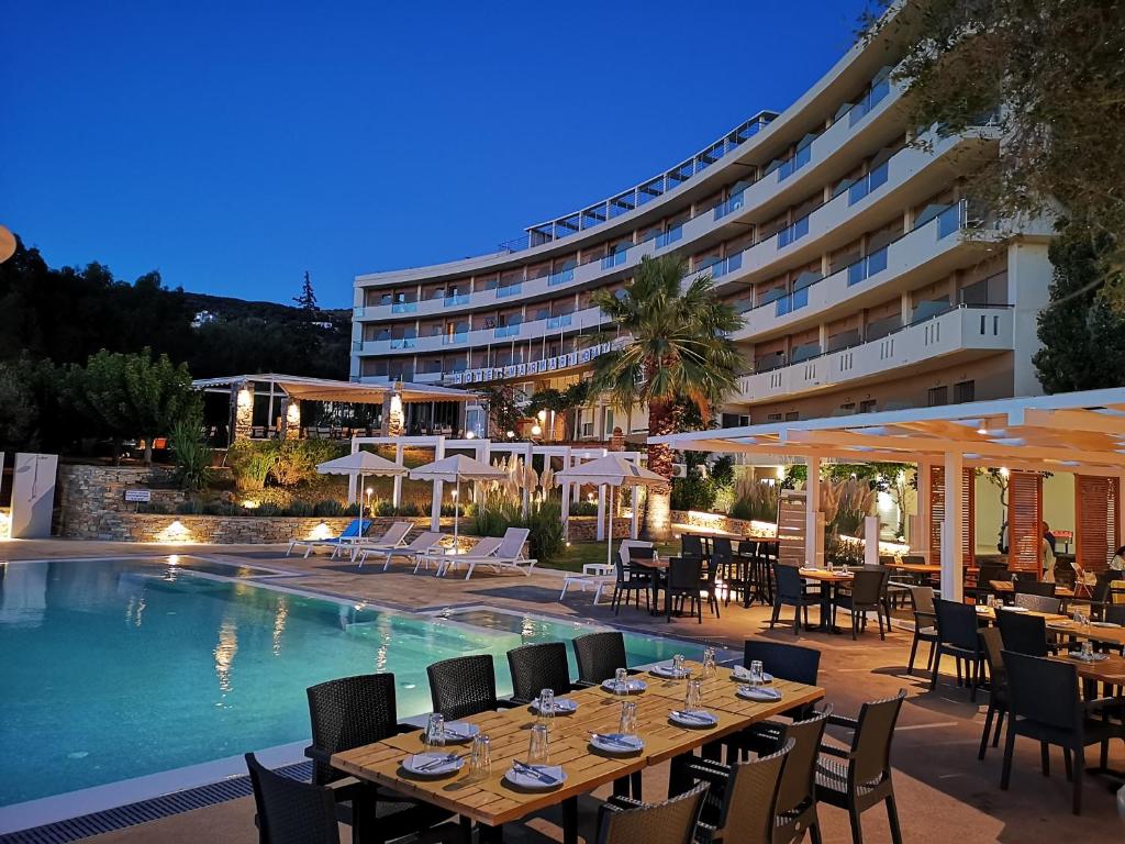 Bazén v ubytování Marmari Bay Hotel nebo v jeho okolí