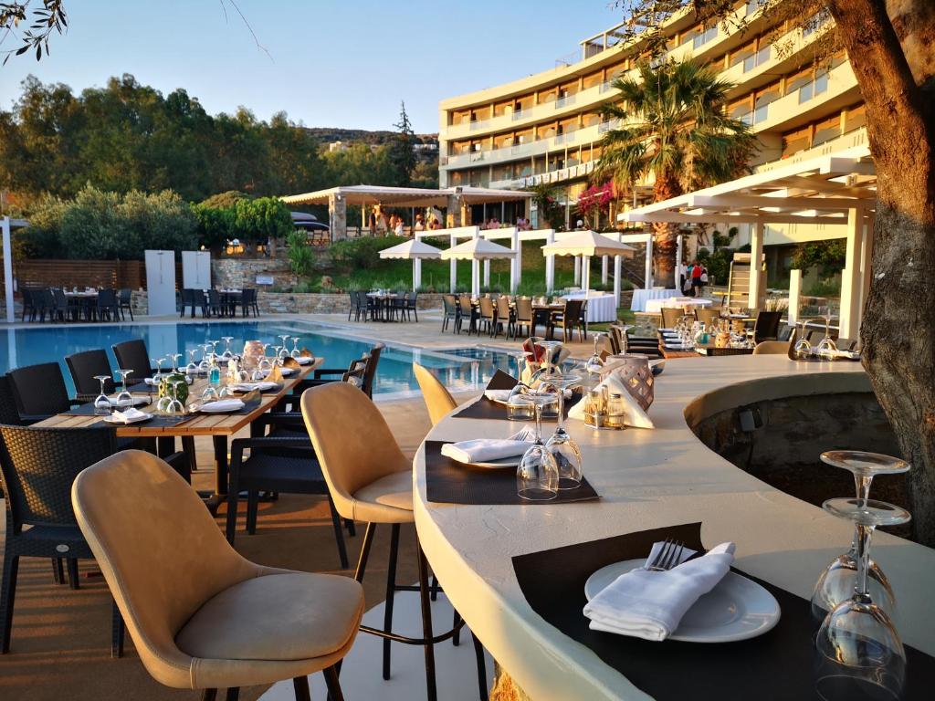 Bazén v ubytování Marmari Bay Hotel nebo v jeho okolí