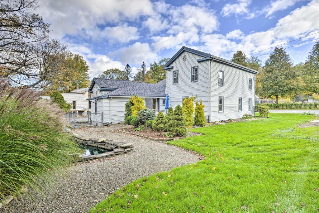 Fotografie z fotogalerie ubytování Spacious Home by Finger Lakes and Watkins Glen! v destinaci Burdett
