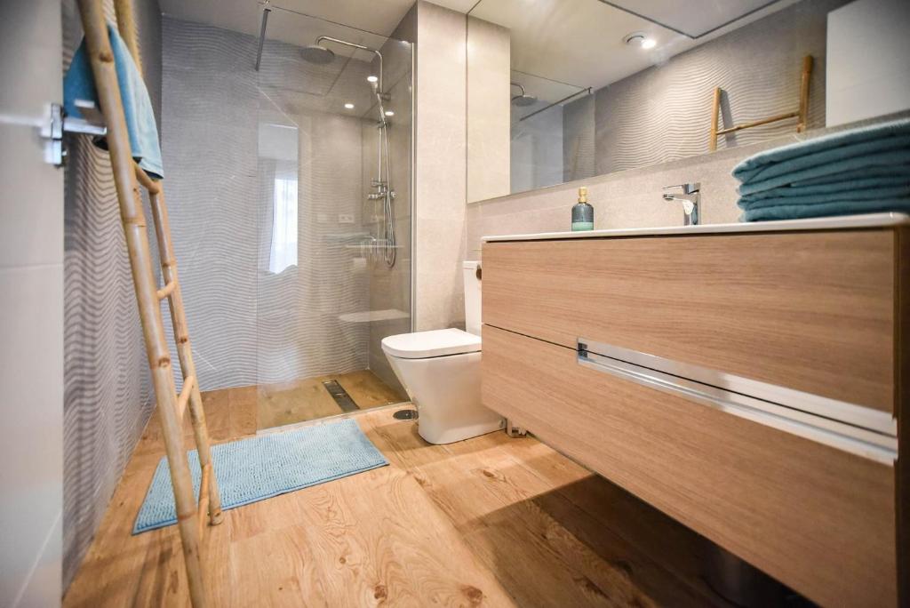 Um banheiro em Apartement Verano El Campello - 2 Bedrooms - Piscina - Garaje
