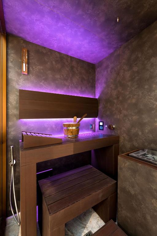 A bed or beds in a room at F1RST Suite Apartment & SPA