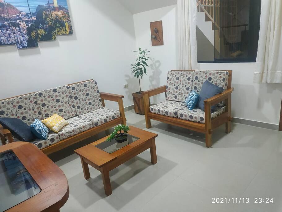 Ruang duduk di Brazilian's House - Agradable casa amoblada