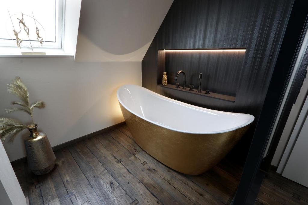 Koupelna v ubytování REINHARDTs HOTEL