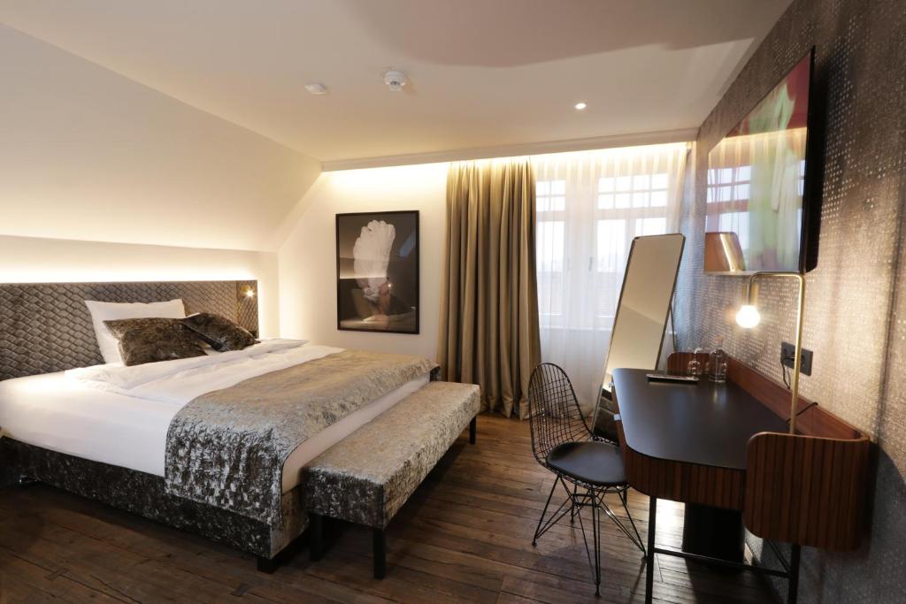 Postel nebo postele na pokoji v ubytování REINHARDTs HOTEL
