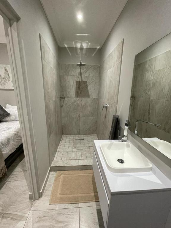 Guest house on Gillian Unit 4 - Deluxe Single Room