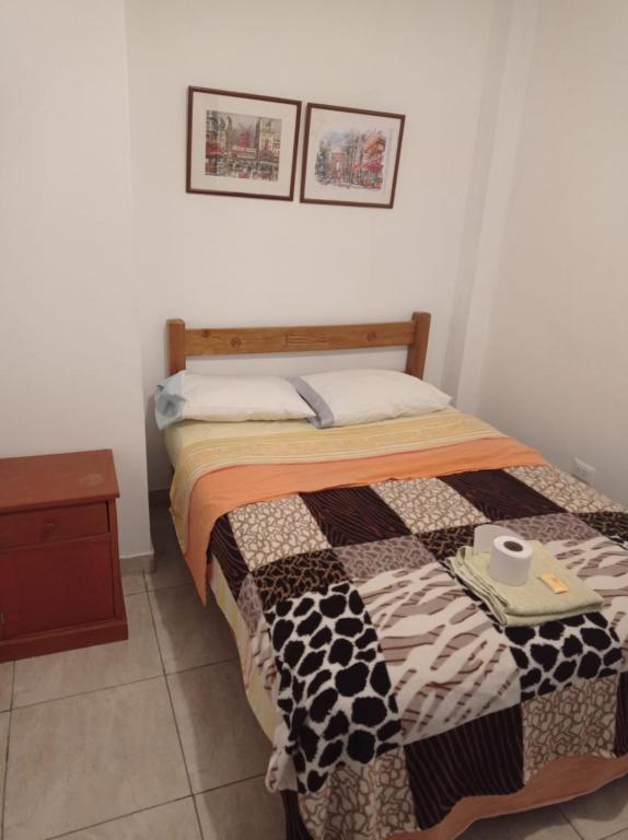 Postel nebo postele na pokoji v ubytování HOSTAL PARIS